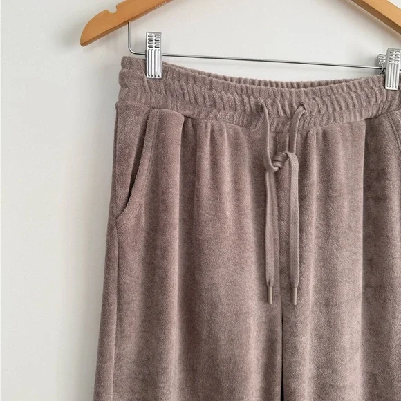 Beyond Yoga Tropez Terrycloth Pull-On Pant - Picture 5 of 9